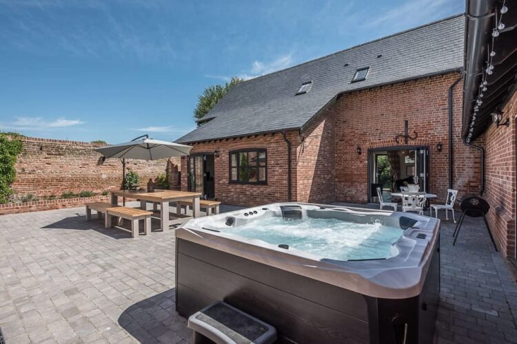Unwind in a cosy holiday home this Valentine